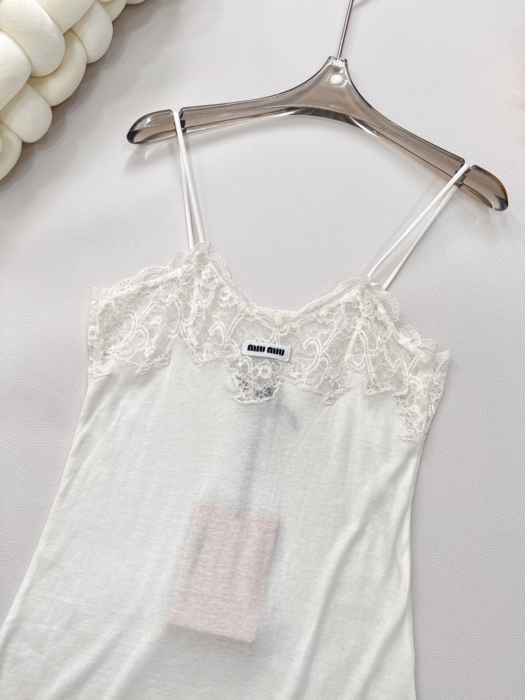 🆕MiumiuSS新款蕾丝花边吊带裙，定制YB斜纹全棉材质 质感舒适 弹力十足 花边背心细吊带裙剪裁 通