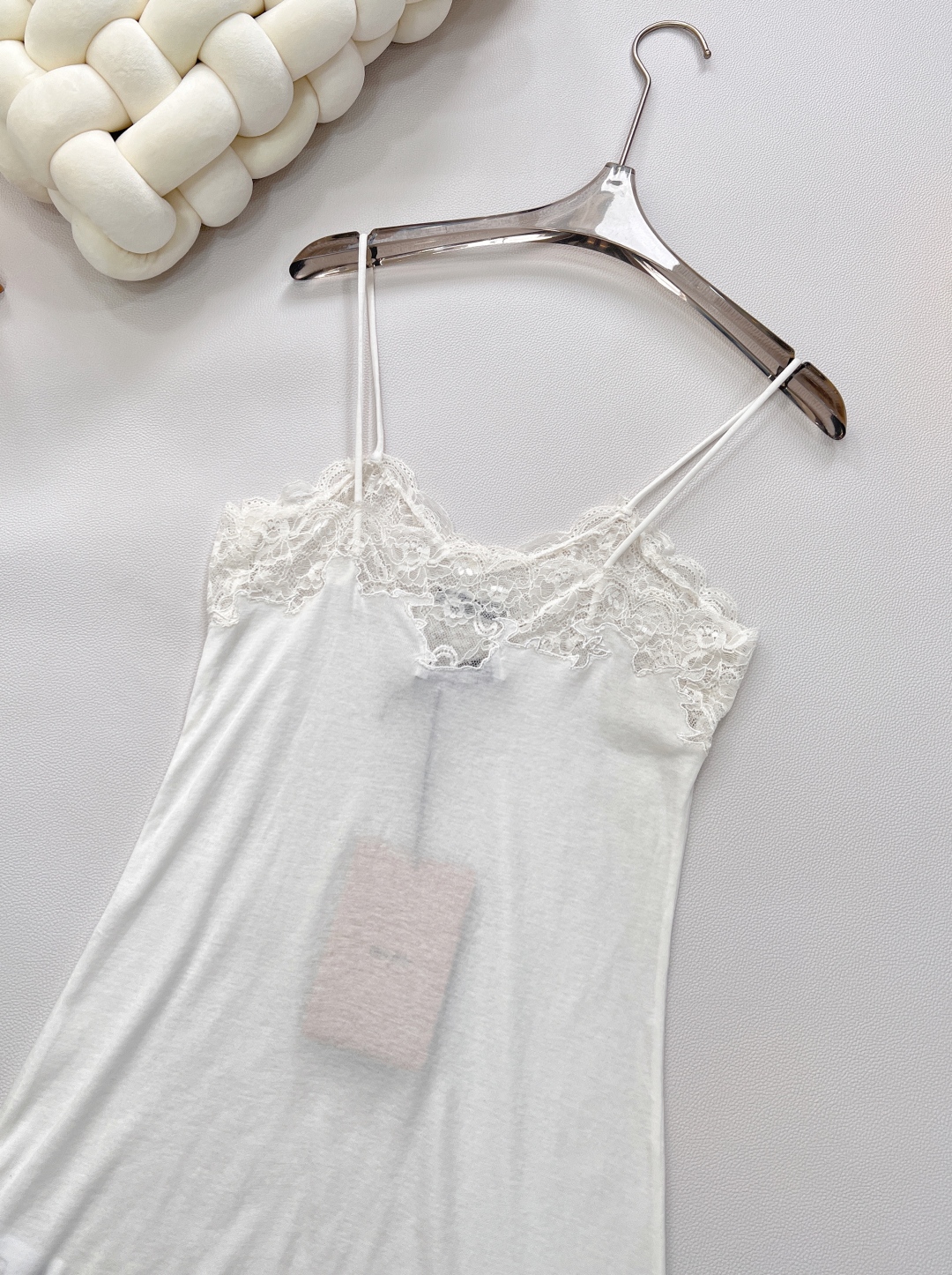 🆕MiumiuSS新款蕾丝花边吊带裙，定制YB斜纹全棉材质 质感舒适 弹力十足 花边背心细吊带裙剪裁 通