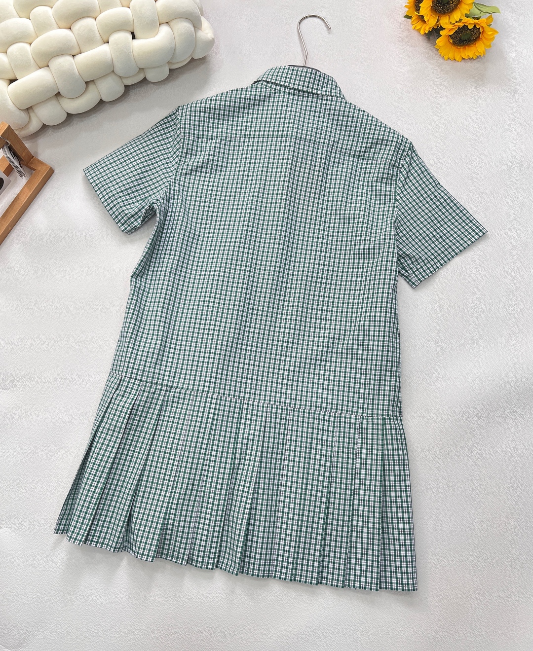 🆕MiuMiu25Ss春夏新款logo徽标刺绣百褶衬衫裙，高版出品！学院风格纹新品又来啦，一系列都出啦，