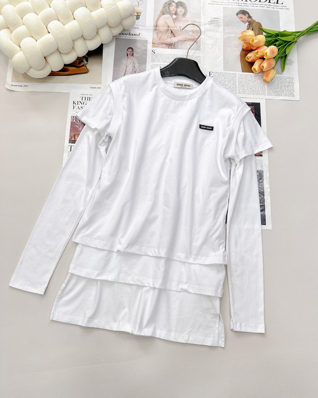 NO:421965,Miumiu25Ss spring and summer new intellectual fashionable style micro-label round neck long-sleeved T-shirt three-piece set | exclusive yb development!  High-end production!  Layering is also very suitable for this year's fashion!  It is sweet and salty, and it is versatile and not picky!  Workmanship quality depends on the details. Three-piece set, three-standard complete large-scale goods. Size sml code, miumiu,tees, t-shirt, alexander wang19860909Miumiu25Ss春夏新款知识分子时髦风微标圆领长袖T恤三件套丨独家yb开发！高版出品！叠穿也很适合今年的流行！可甜可盐版型百搭不挑人！做工品质看细节.三件套,三标齐全大货出 尺码sml 编码,,miumiu,tees，t-shirt,alexander wang,Women's clothing