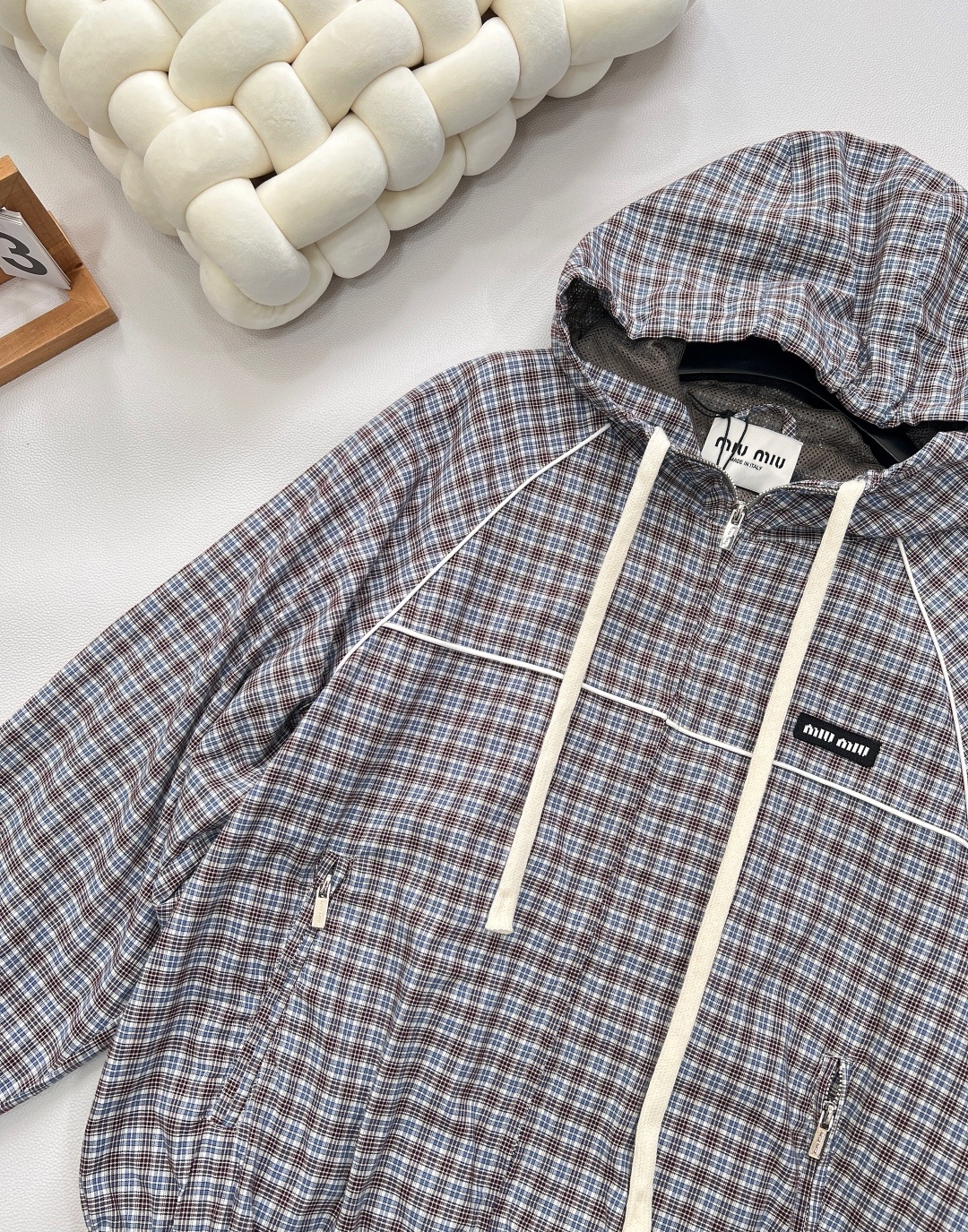 🆕Miumiu25Ss春夏新款知性分子定织格纹设计风衣外套丨⚠独家yb开发!高版出品!男女同款宽松版型