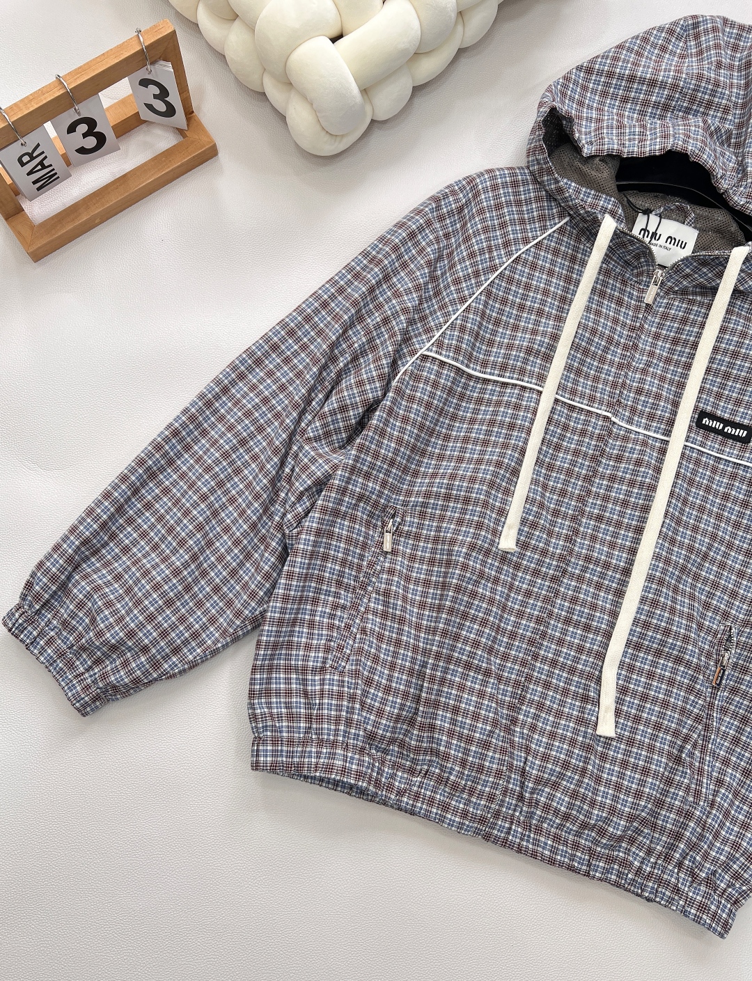 🆕Miumiu25Ss春夏新款知性分子定织格纹设计风衣外套丨⚠独家yb开发!高版出品!男女同款宽松版型