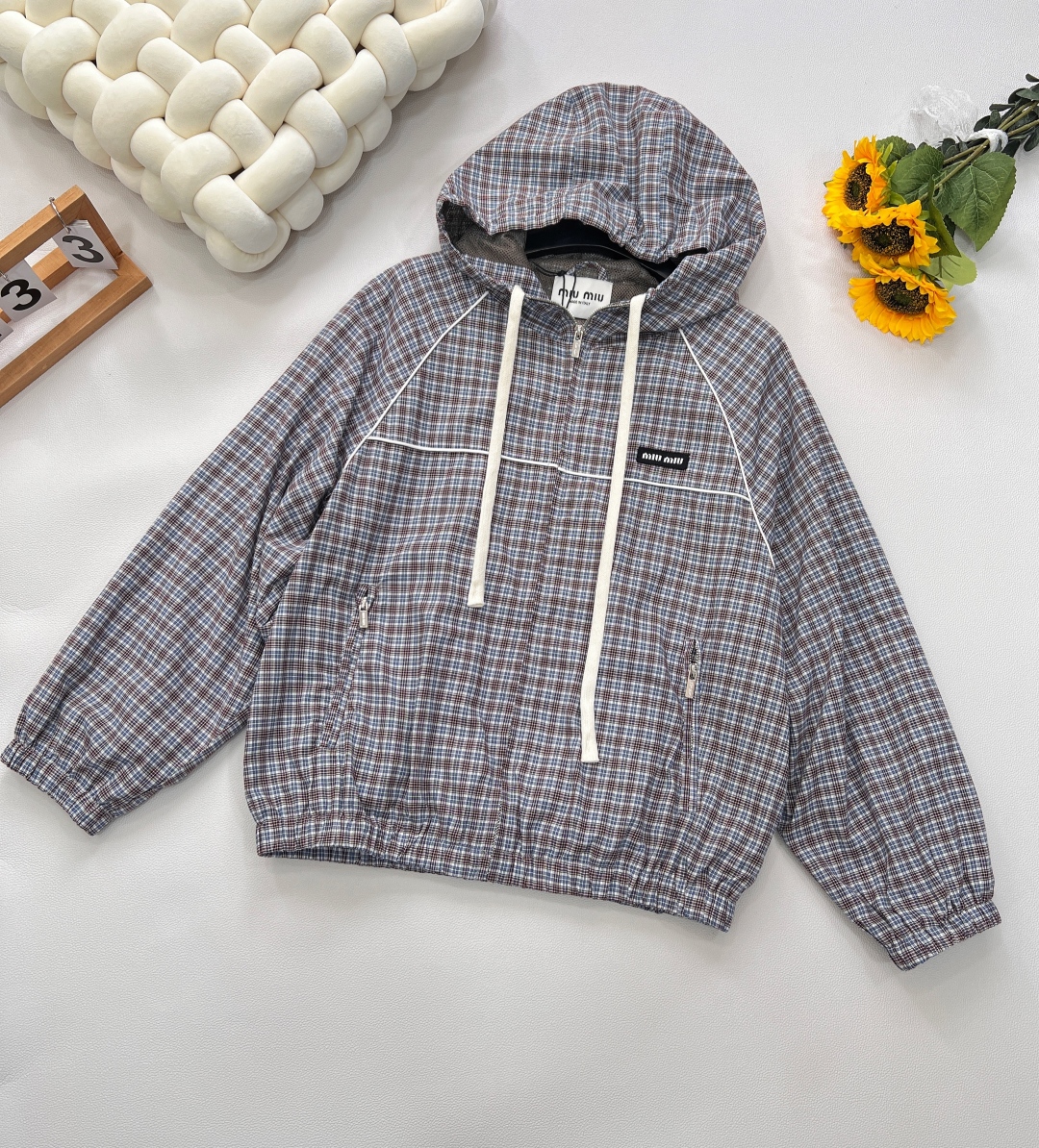 🆕Miumiu25Ss春夏新款知性分子定织格纹设计风衣外套丨⚠独家yb开发！高版出品！男女同款宽松版型 