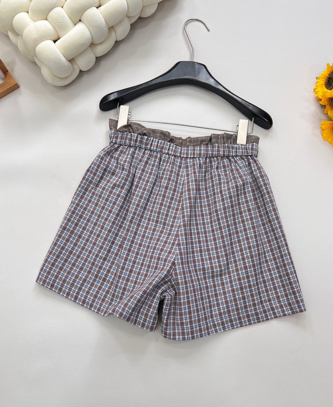 🆕Miumiu25SS新款缪缪格纹字母贴片徽标短裤，经典格纹元素，复古腔调拉满，每一眼都是时尚轮回的浪漫