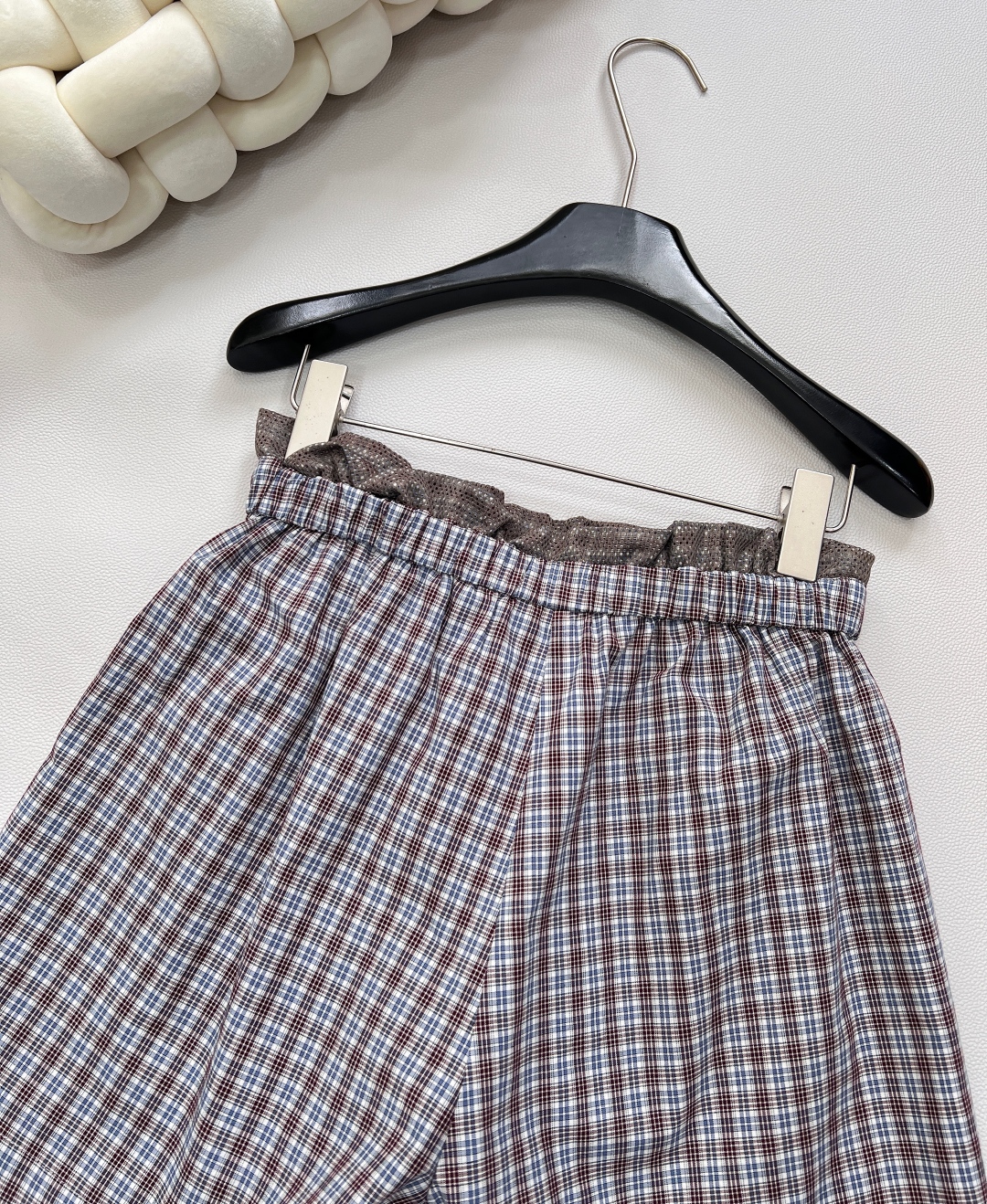 🆕Miumiu25SS新款缪缪格纹字母贴片徽标短裤，经典格纹元素，复古腔调拉满，每一眼都是时尚轮回的浪漫