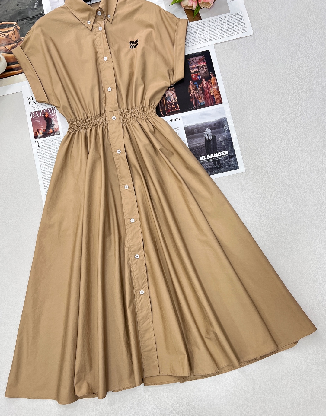 🆕Miumiu25Ss春夏新款知性分子学院风衬衫领连衣裙丨⚠独家yb开发！高版出品！气质翻领落肩卷袖设计