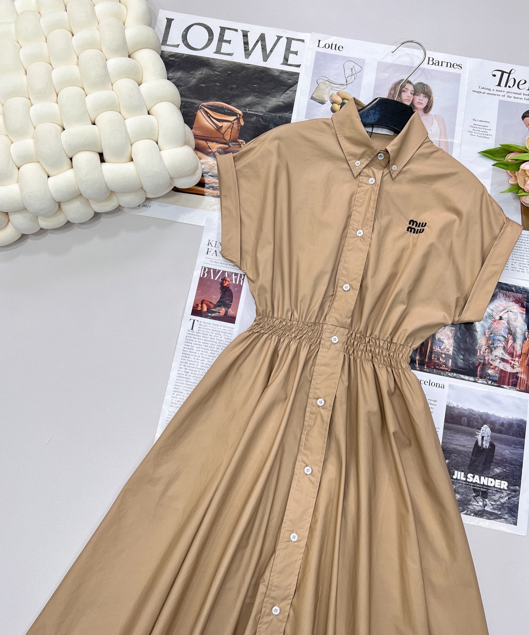 🆕Miumiu25Ss春夏新款知性分子学院风衬衫领连衣裙丨⚠独家yb开发！高版出品！气质翻领落肩卷袖设计