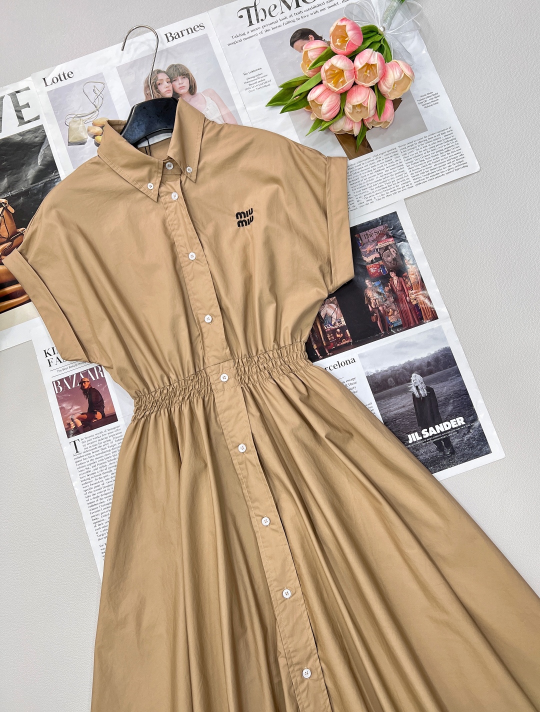 🆕Miumiu25Ss春夏新款知性分子学院风衬衫领连衣裙丨⚠独家yb开发！高版出品！气质翻领落肩卷袖设计