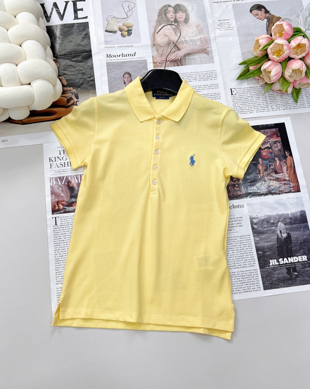 NO:423559,Ralph Lauren 5-button ladies embroidered lapel POLO shirt demonstrates freedom and vitality, and the simple style is a very good choice whether worn alone or as an inner wear. It is a good choice for daily workplaces!  It is made of pure cotton knitted fabric, which feels comfortable and skin-friendly, and will not feel any stuffy at all. The texture of the fabric is excellent. The best among all polo shirts is no longer fat and big~ but a regular waist. The upper body has a small feminine and intellectual feeling. It is slim and easy to wear without being picky!  The low-key sense of high-end is really very practical. It can be used for business and leisure, daily business work, weekend sports and leisure, and there is no one polo outfit that cannot be solved. 5 colors~ Size smlXL code, loro piano, alexander wang19860909Ralph Lauren拉夫劳伦5粒扣女士刺绣翻领POLO衫 彰显自由活力,简洁的版型,无论是单穿还是作为内搭,都是非常不错的选择,日常职场都拿捏！ 采用纯棉针织面料材质,手感舒适上身亲肤透气,丝毫不会有任何闷热感,手感面料质感都是上乘的版型是所有polo衫里面最好的不再是肥肥大大~而是常规有腰身.上身小女人味又很知性的感觉.修饰身材显瘦好穿不挑人！低调的高级感,真的是非常实用的,可商务可休闲,日常商务上班,周末运动休闲,没有一件 polo 搞不定的穿搭.5个色出～ 尺码smlXL 编码,,loro piana,alexander wang,Women's clothing