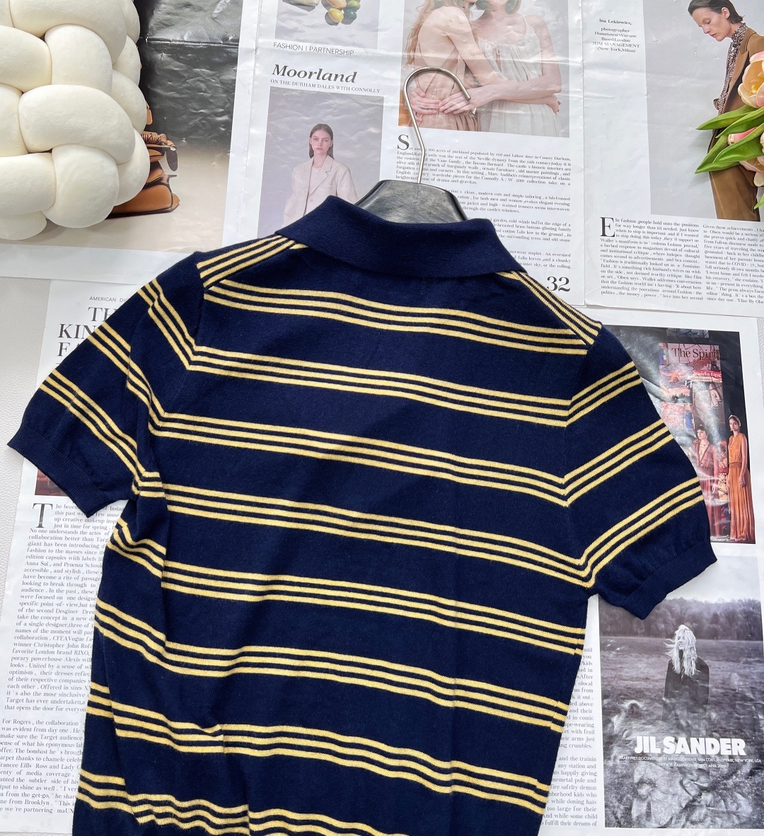 🆕Miumiu撞色字母提花针织羊毛POLO领条纹衫,精选优质细支羊毛,柔软亲肤,透气保暖,四季皆宜。细腻