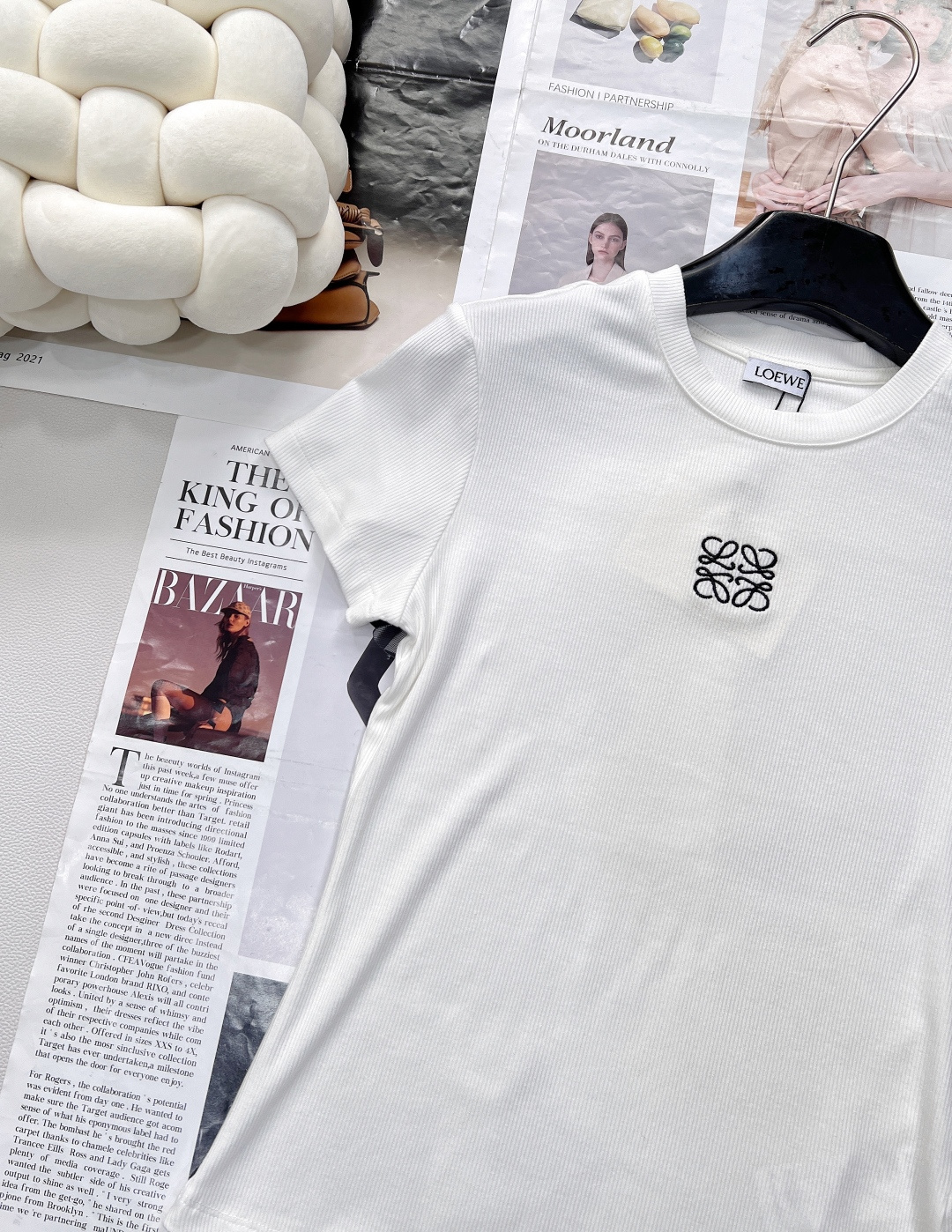 🆕LOEWE新款百分百回购弹力螺纹收腰弹力正肩短袖T恤，版型绝到爆！显瘦纸片人T恤给我冲！版型绝了修身剪