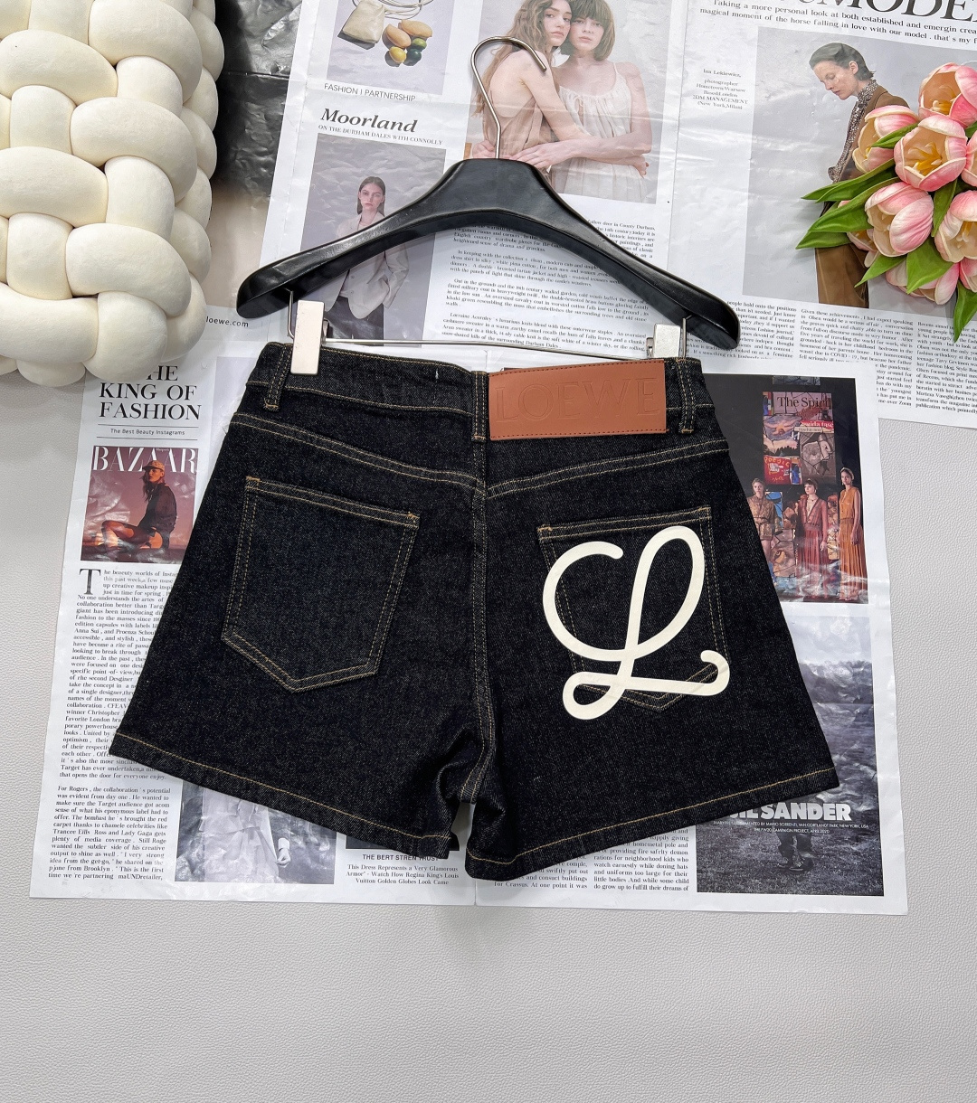 🆕LOEWE罗意威双色口袋印花logo牛仔短裤，赛络纺面料，酵洗固色加软，定制五金，车缝皮牌，不是很短的
