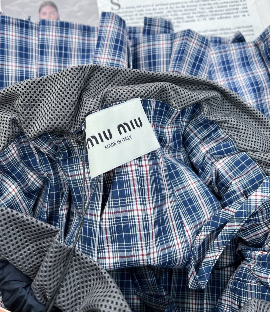 🆕Miumiu25Ss春夏新款知识分子经典格纹百褶短裙丨⚠高版出品！定制色织面料 饰有品牌标识贴饰 网纱