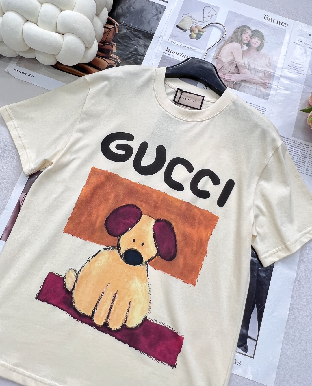 🆕 GUCCI 插画师系列卡通字母小狗印花短袖T恤玩味经典，释放个性以GUCCI标志性的双G字母为灵感，