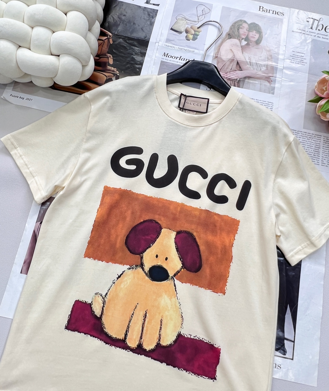 🆕 GUCCI 插画师系列卡通字母小狗印花短袖T恤玩味经典，释放个性以GUCCI标志性的双G字母为灵感，