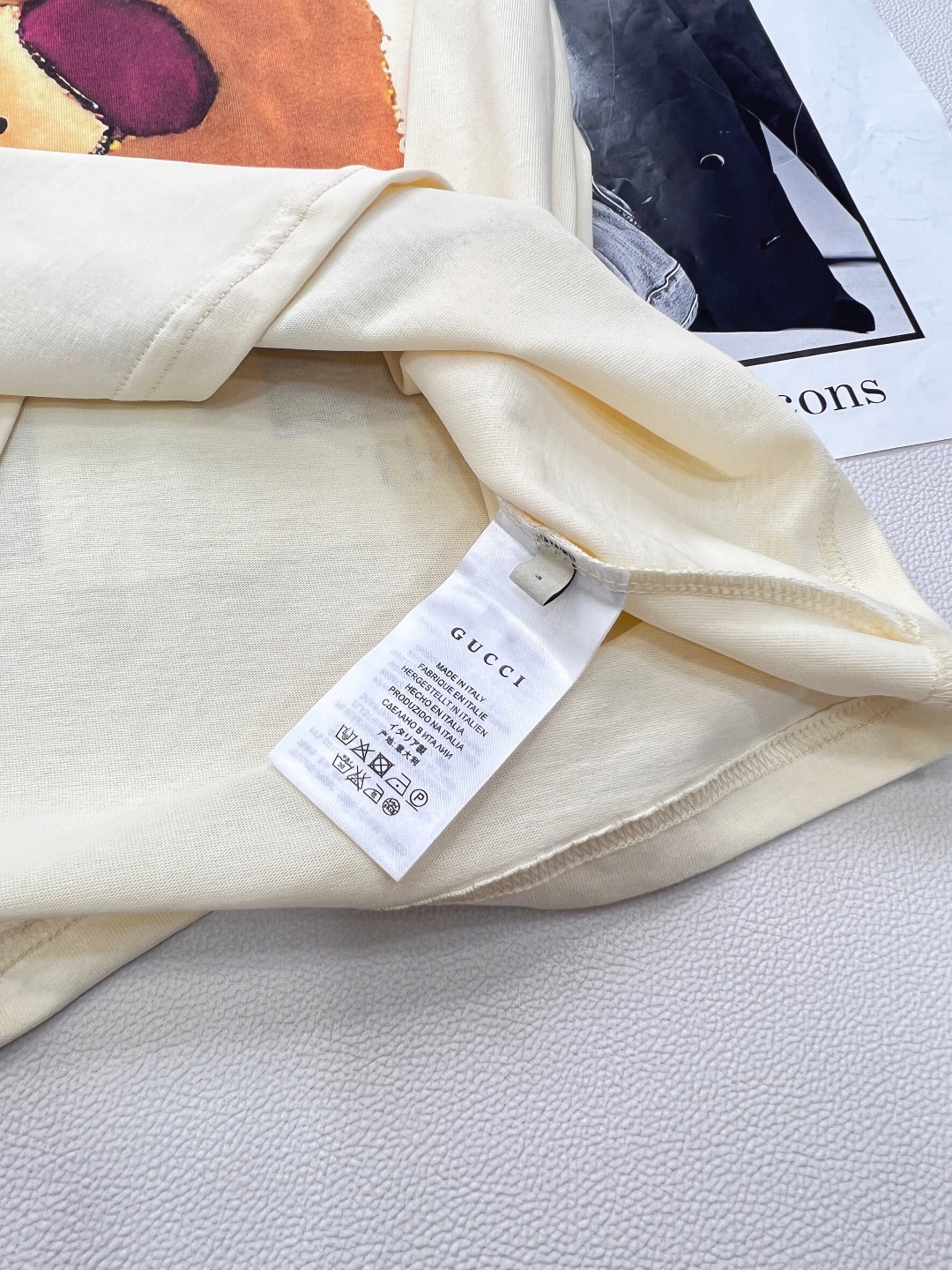 🆕 GUCCI 插画师系列卡通字母小狗印花短袖T恤玩味经典，释放个性以GUCCI标志性的双G字母为灵感，