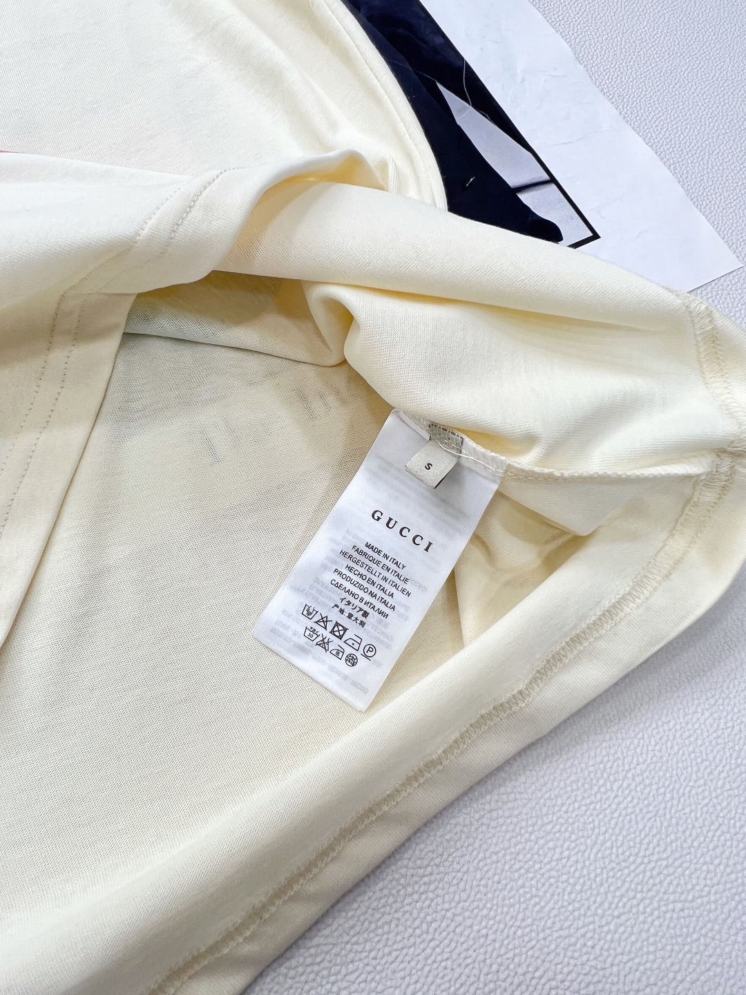 🆕 GUCCI 插画师系列卡通字母巨型企鹅印花短袖T恤玩味经典，释放个性以GUCCI标志性的双G字母为灵