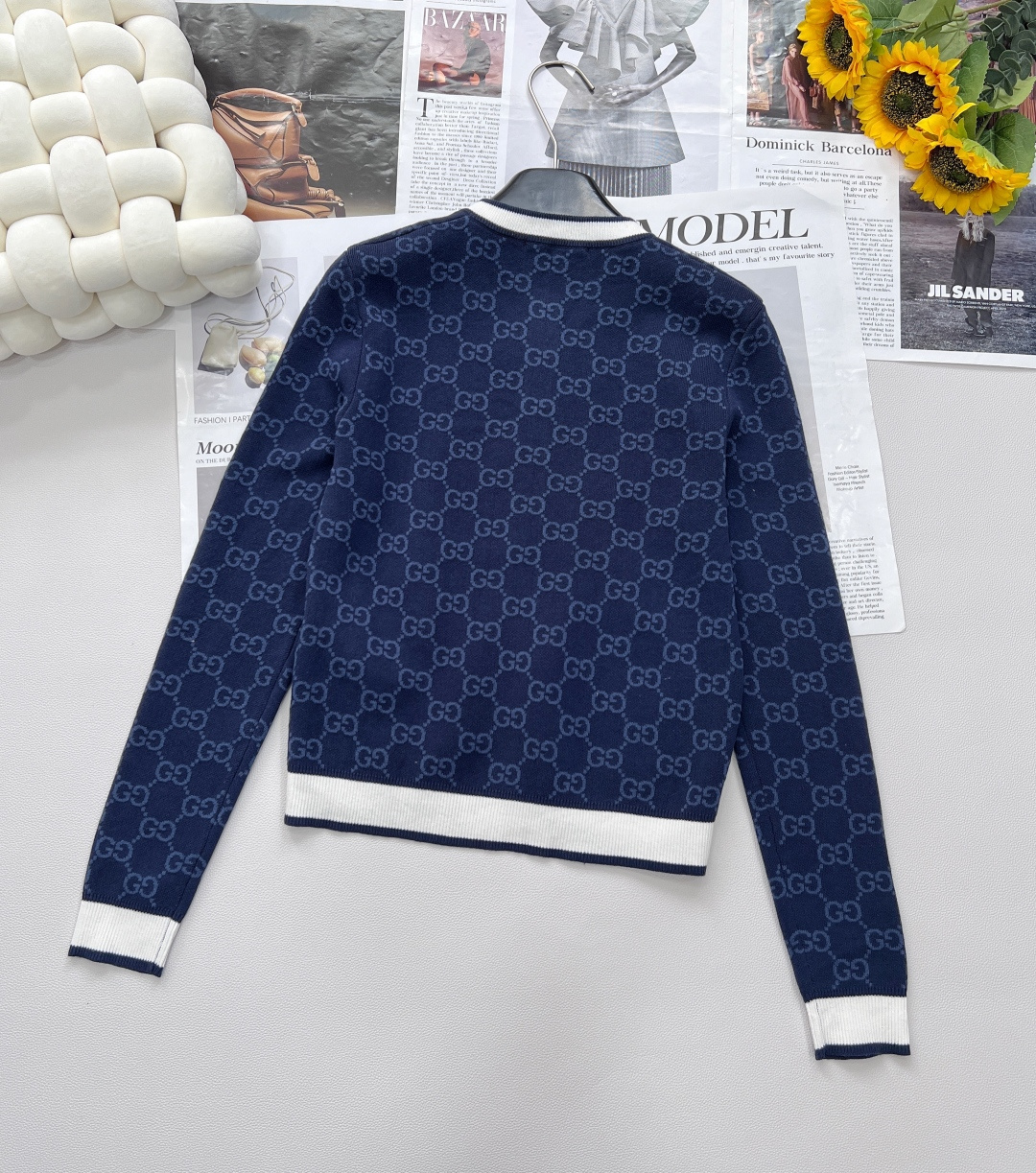 🆕 GUCCI 双G提花针织开衫，成衣系列的重要组成，针织服饰触感细腻且纹理丰富，助您无惧季节变迁，从容