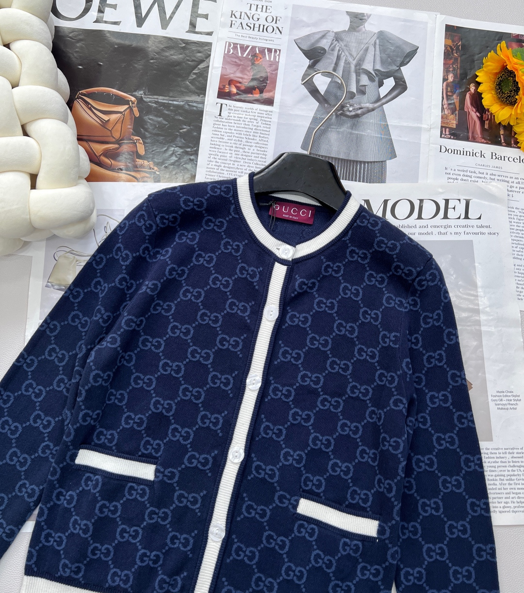🆕 GUCCI 双G提花针织开衫，成衣系列的重要组成，针织服饰触感细腻且纹理丰富，助您无惧季节变迁，从容