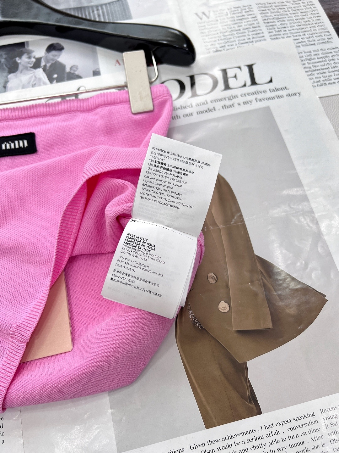 🆕Miumiu25Ss春夏新款短款抹胸背心丨⚠独家yb开发!高版出品!高级多巴胺配色字母logo贴片点缀