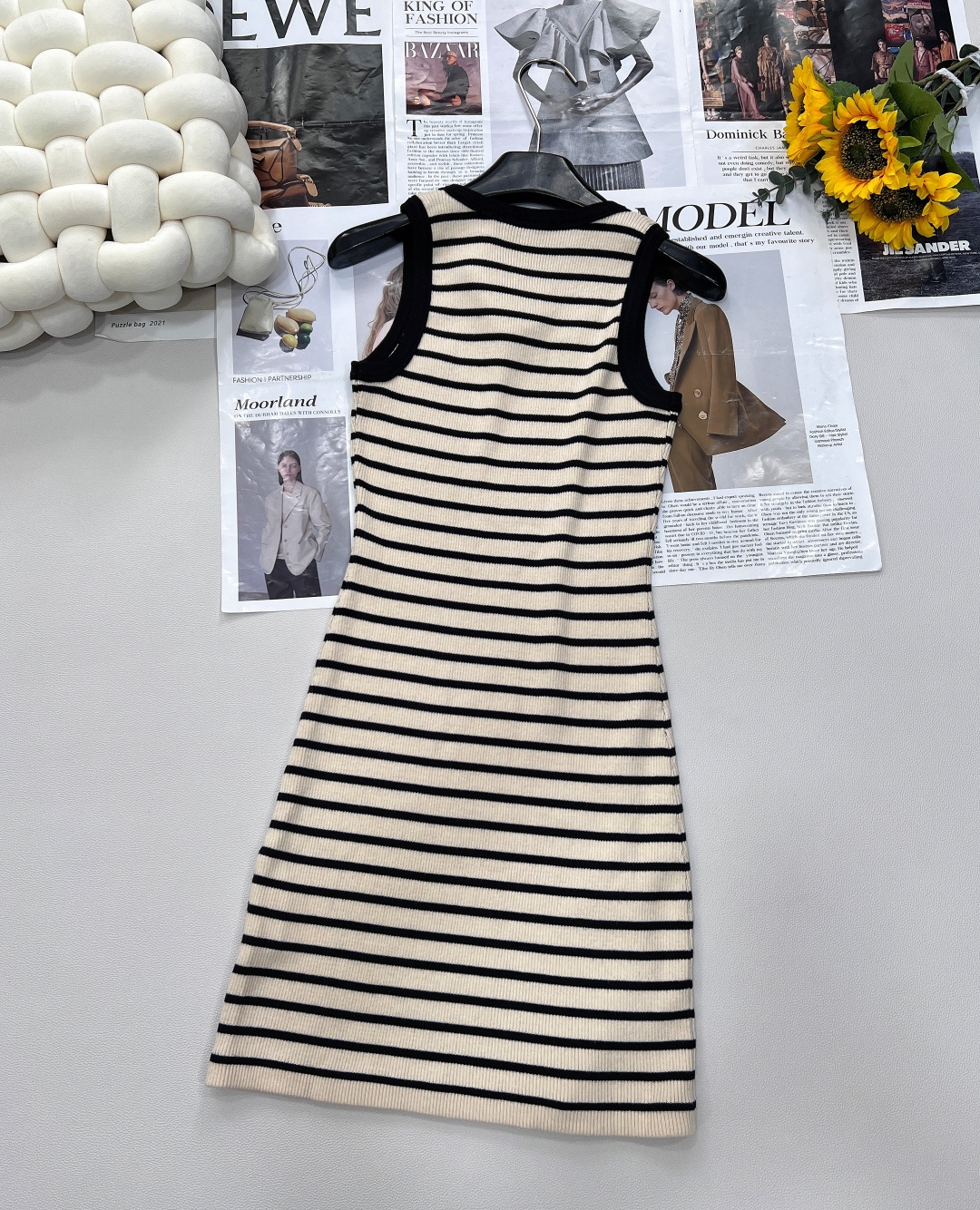 🆕Miumiu2025SS新款条纹字母徽标贴片针织背心裙，定制YB丝光羊毛纱线织造 柔软亲肤 舒适有型 