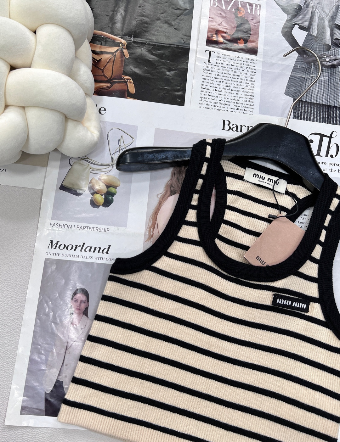 🆕Miumiu2025SS新款条纹字母徽标针织背心，定制YB丝光羊毛纱线织造 柔软亲肤 舒适有型 U领背