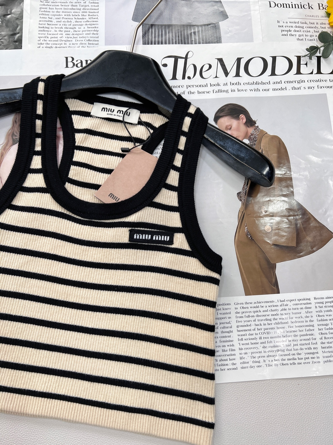 🆕Miumiu2025SS新款条纹字母徽标针织背心，定制YB丝光羊毛纱线织造 柔软亲肤 舒适有型 U领背