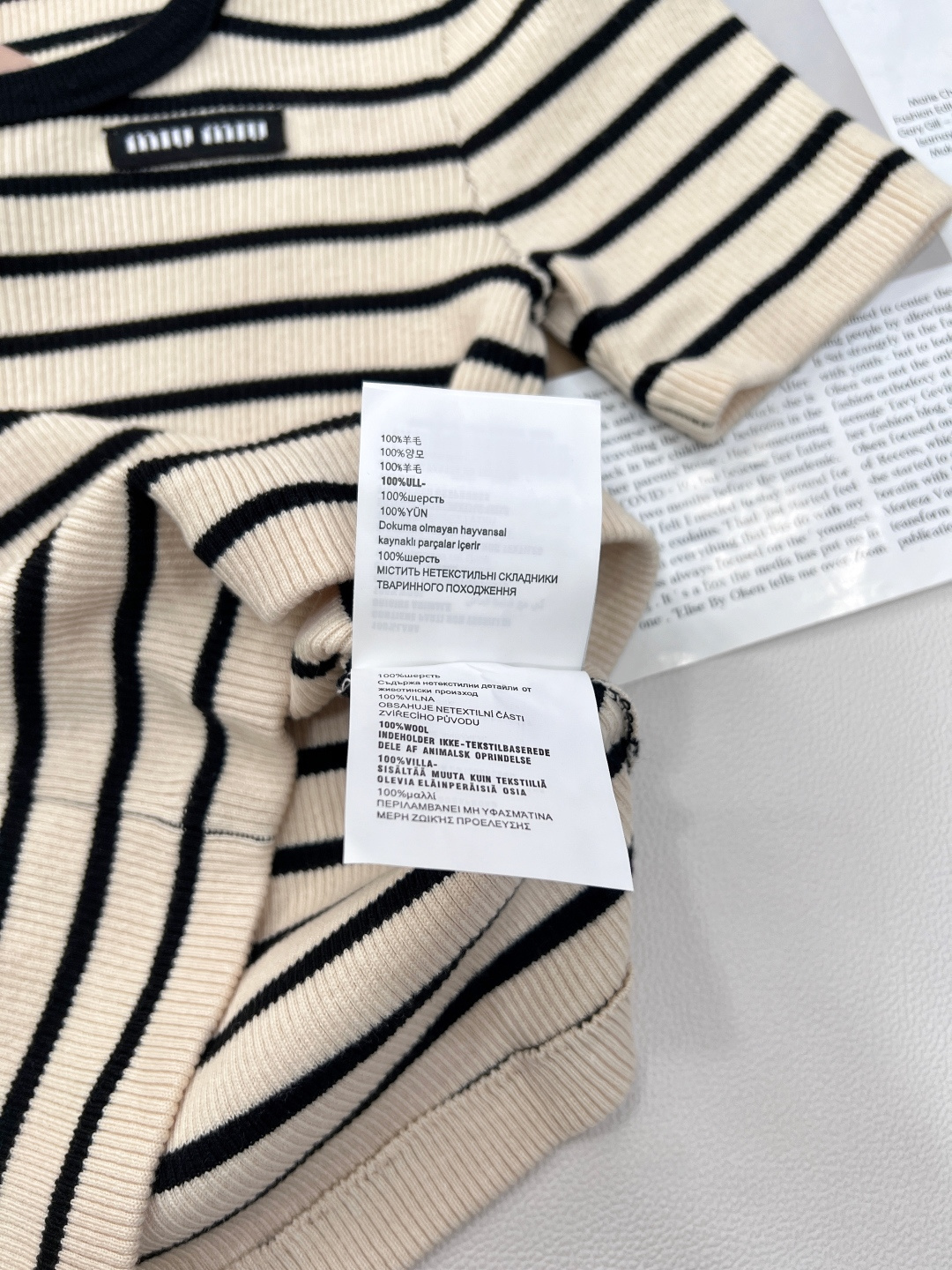 🆕 MIU MIU 25SS新款撞色条纹字母徽标针织短袖，𝐌𝐢𝐮是懂女孩子的 撞色的领口 非常精神有层次