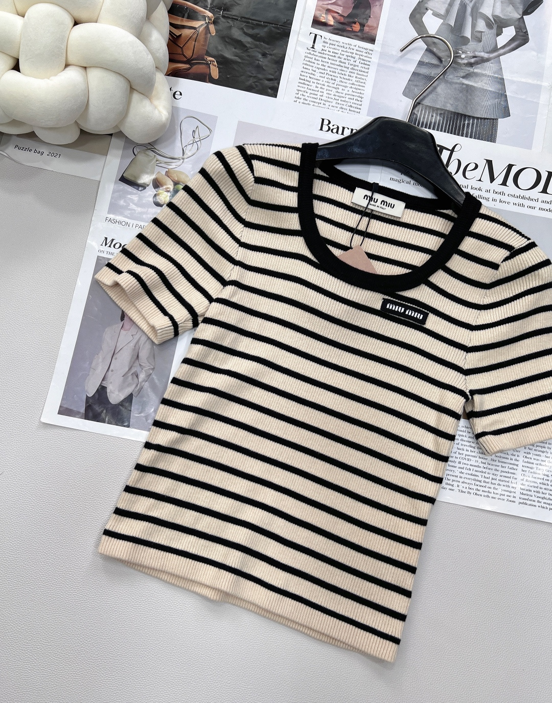 🆕 MIU MIU 25SS新款撞色条纹字母徽标针织短袖，𝐌𝐢𝐮是懂女孩子的 撞色的领口 非常精神有层次
