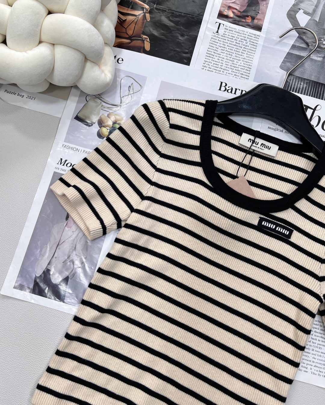 🆕 MIU MIU 25SS新款撞色条纹字母徽标针织短袖，𝐌𝐢𝐮是懂女孩子的 撞色的领口 非常精神有层次