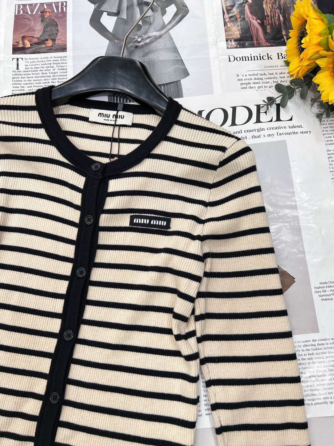 🆕 MIU MIU 25SS新款撞色条纹弹力针织开衫撞色条纹针织衫，百搭出彩的单品！ 整体非常高级的配色