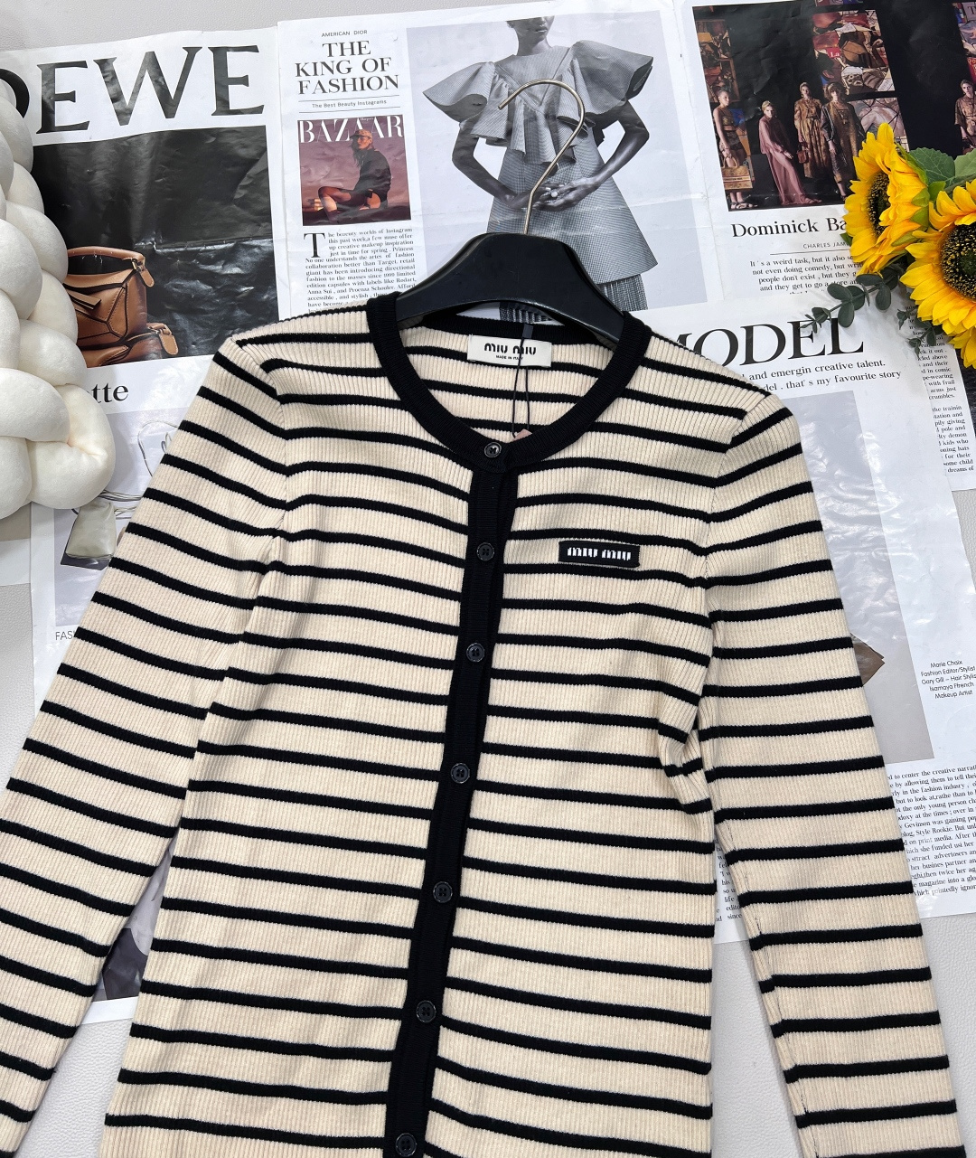 🆕 MIU MIU 25SS新款撞色条纹弹力针织开衫撞色条纹针织衫，百搭出彩的单品！ 整体非常高级的配色