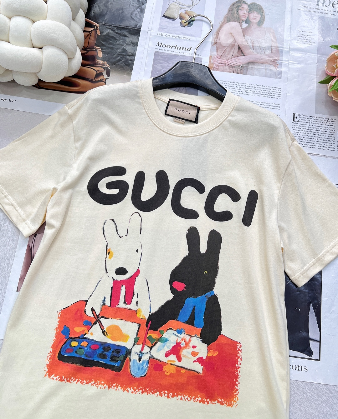 🆕 GUCCI 卡通兔系列印花短袖T恤水彩印花可爱帅气又时髦的调调！设计感十足，干净又清爽 满满的青春活