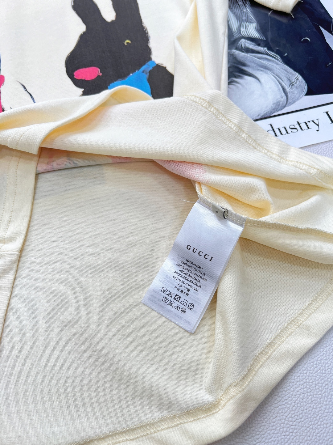 🆕 GUCCI 卡通兔系列印花短袖T恤水彩印花可爱帅气又时髦的调调！设计感十足，干净又清爽 满满的青春活