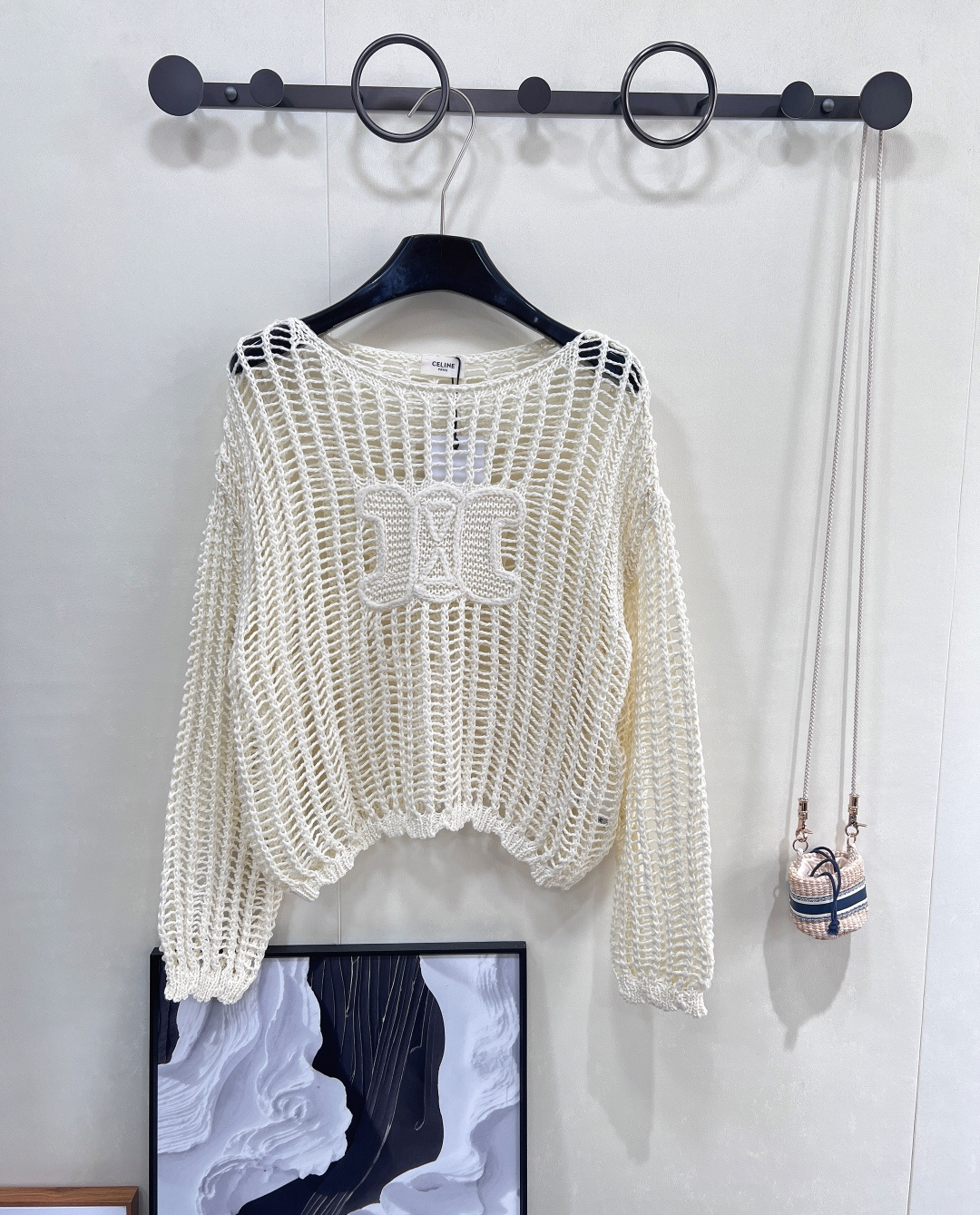 NO:418348,CELINE's new letter crochet-in-the-knit top French lazy collision with Celine's classic, this hollow knit top directly welds the 'high-end atmosphere' on the body. The delicate texture of the handmade crochet contains the brand's iconic letters, and the faint transparency makes the skin look like it glowing. It is a slack and sexy look, and the layered inner layer becomes fashionable in seconds. It is matched with jeans to show the proportion and the goddess feels full of the goddess. One piece revitalizes N styles. Whoever wears it knows that 'nobleness' is never hard ~ three standards are complete, and the large product is available. Size sml code, celine, celine, skirts, jeans, alexander wang19860909CELINE新款字母钩花镂空针织上衣 法式慵懒撞上赛琳经典 ,这件镂空针织上衣直接把“高级氛围感”焊在身上 手工钩花的细腻纹理里,藏着品牌标志性字母,若隐若现的通透感,让肌肤像会发光 单穿是松弛小性感,叠穿内搭又秒变时髦精 ,配牛仔裤显比例、搭小裙子女神感拉满,一件盘活N种风格,谁穿谁懂“贵气感”从不是硬凹～三标齐全,大货出 尺码sml 编码,,celine,celine,skirts,jeans,alexander wang,Women's clothing