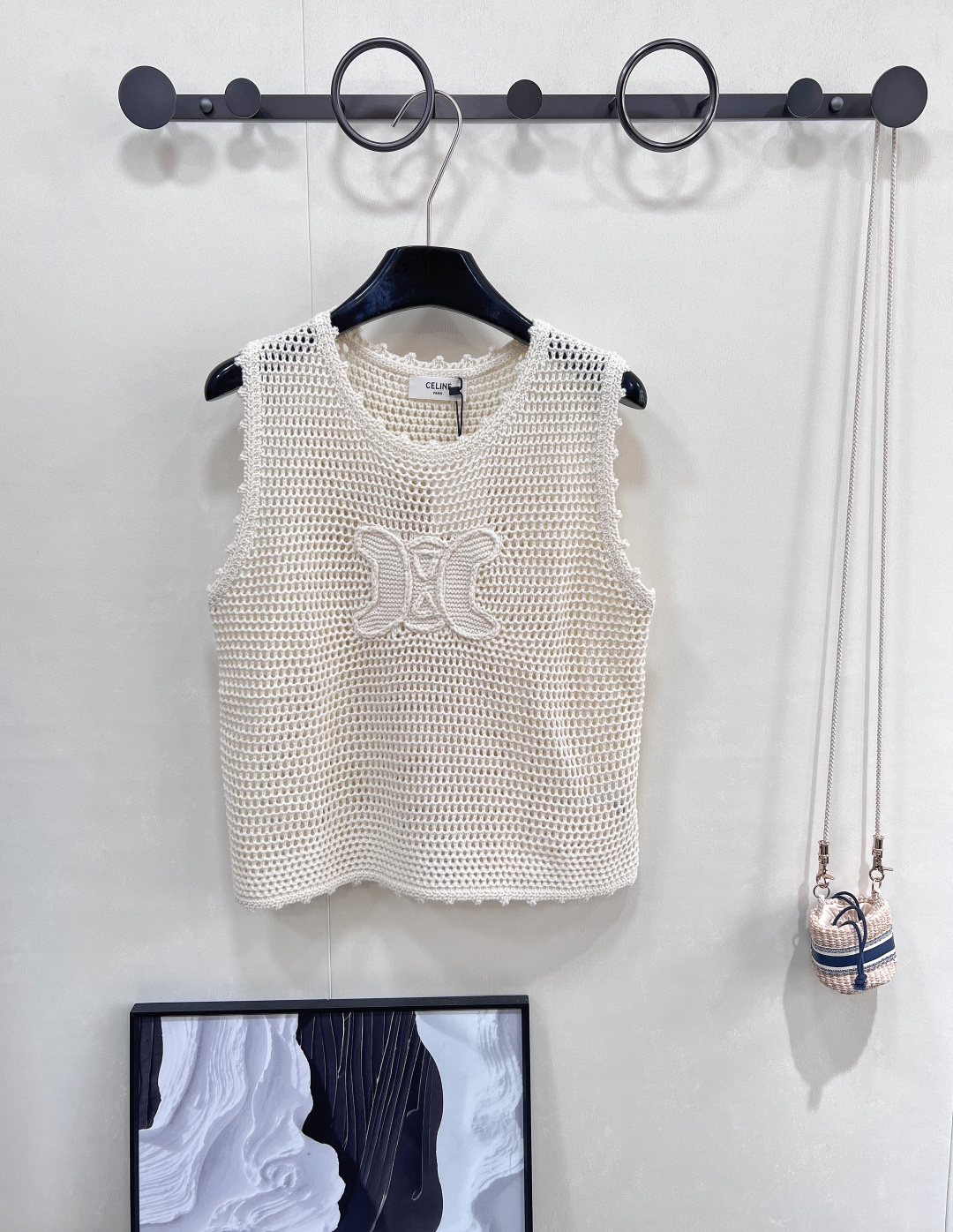 NO:418374,CELINE's new handmade crochet logo knitted vest, a hollow knitted vest that perfectly combines fashion and comfort! With its unique hollow design, it shows the softness and mystery of women. Wearing such a vest in hot weather will choke and comfort. The logo embroidery embroidery shows a delicate and fashionable design. Paired with jeans and casual pants can create a casual and casual style. The lace design on the edge exudes a unique charm. Whether it is a single or an inner strap, it can stand out among the crowd. The fit short style is comfortable to wear without a sense of drag, three standards are complete, and large-scale products are available. Size sml code, celine, jeans, alexander wang19860909CELINE新款手工钩花logo针织背心 时尚与舒适完美结合的镂空针织背心! 以其独特的镂空设计,展现出女性的柔美与神秘 在炎热的天气里穿着这样的背心会哽加舒适 logo绣花点缀,展现出菁致而时髦的设计 搭配牛仔裤、休闲裤都能营造出休闲随性的时尚风格 边缘的花边设计,散发出独特的魅力 不管是单穿或者内搭吊带都能在人群中脱颖而出 合身短款的版型穿着舒适没有拖沓感,三标齐全,大货出 尺码sml 编码,,celine,jeans,alexander wang,Women's clothing