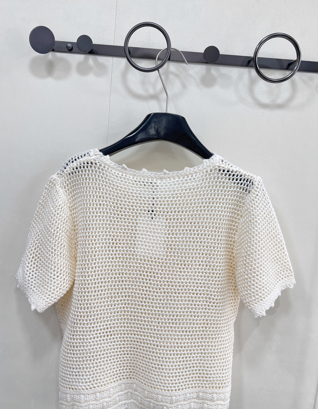 🆕CELINE新款手工钩花logo针织短袖时尚与舒适完美结合的镂空针织短袖！以其独特的镂空设计，展现出女