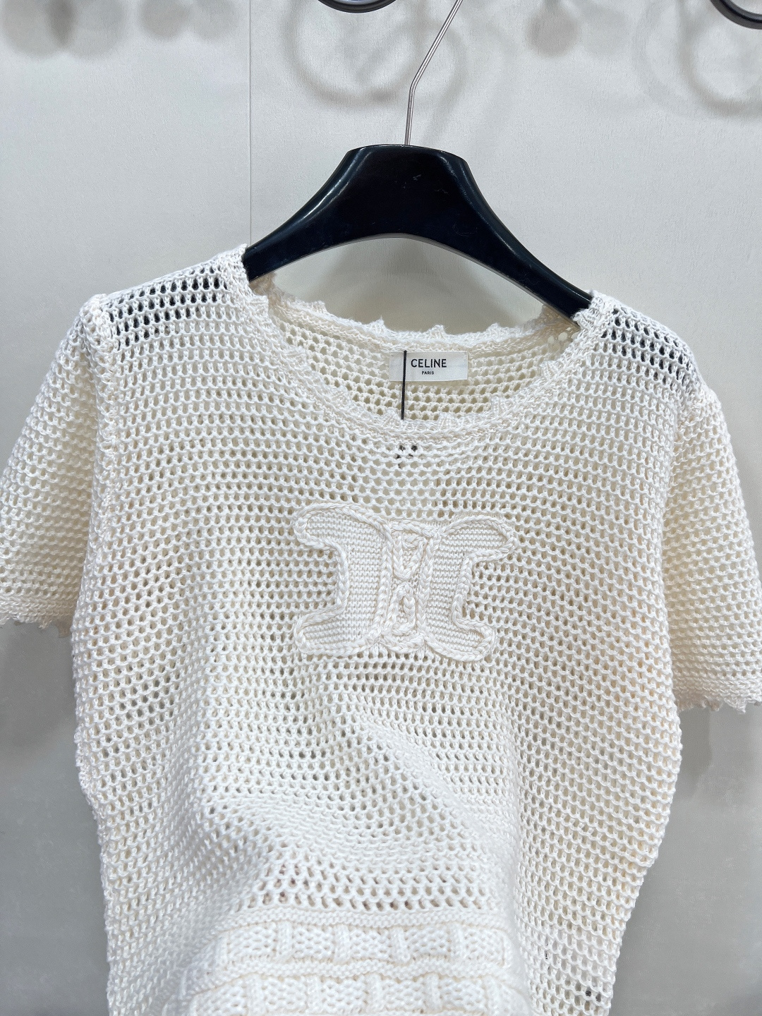 🆕CELINE新款手工钩花logo针织短袖时尚与舒适完美结合的镂空针织短袖！以其独特的镂空设计，展现出女
