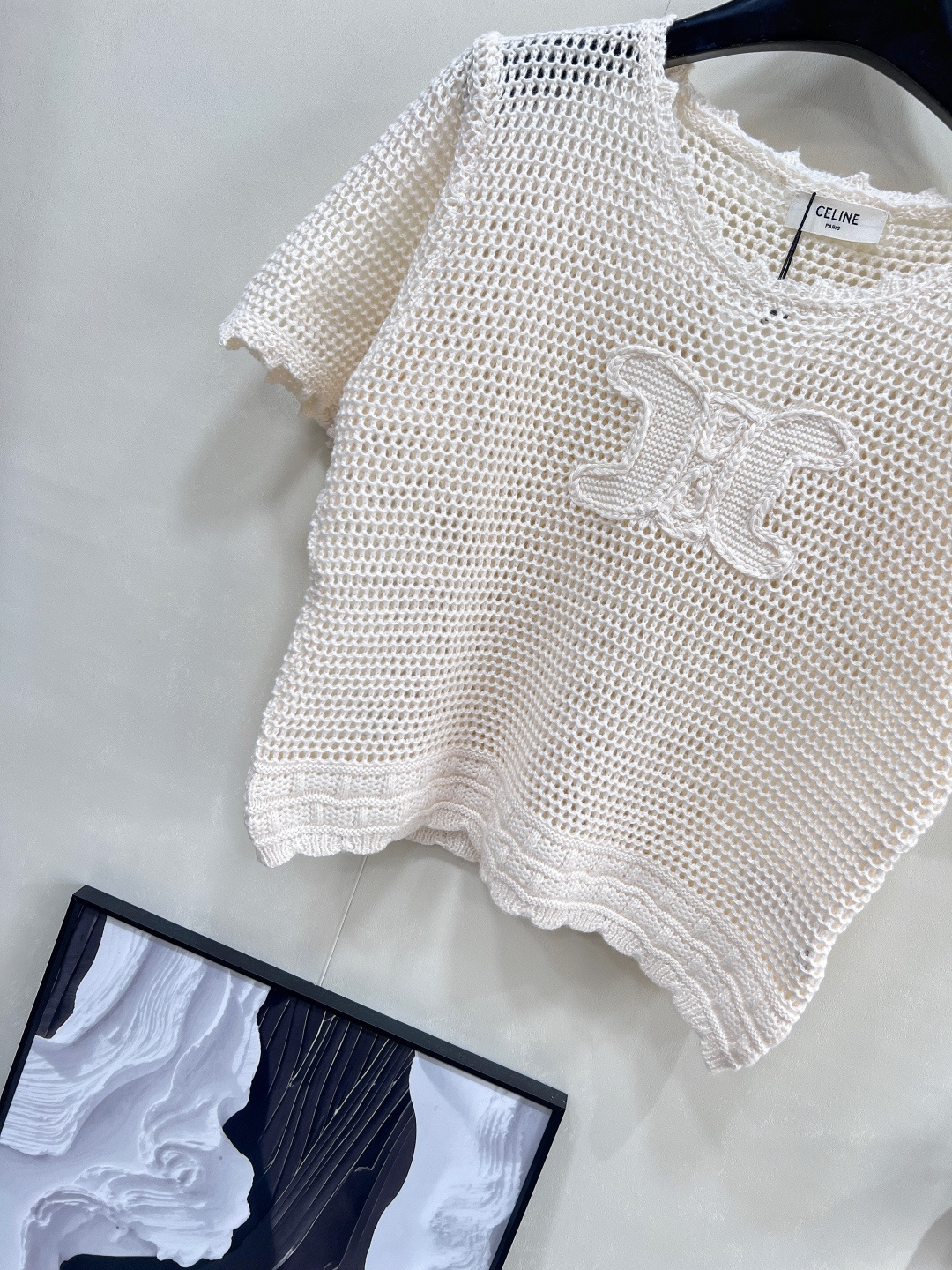 🆕CELINE新款手工钩花logo针织短袖时尚与舒适完美结合的镂空针织短袖！以其独特的镂空设计，展现出女