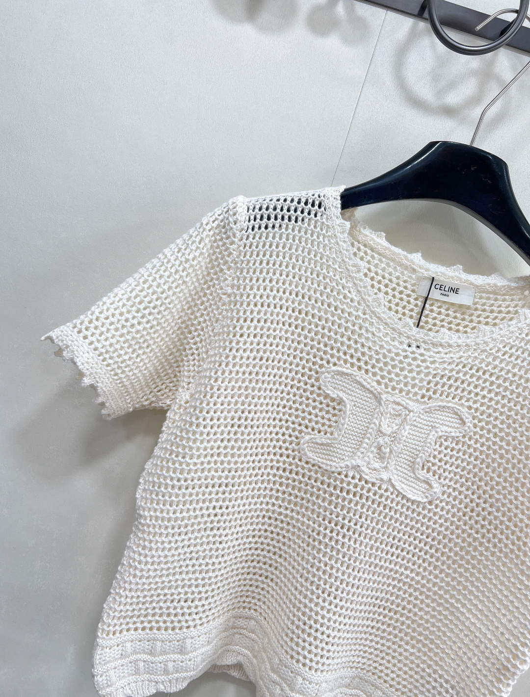 🆕CELINE新款手工钩花logo针织短袖时尚与舒适完美结合的镂空针织短袖！以其独特的镂空设计，展现出女