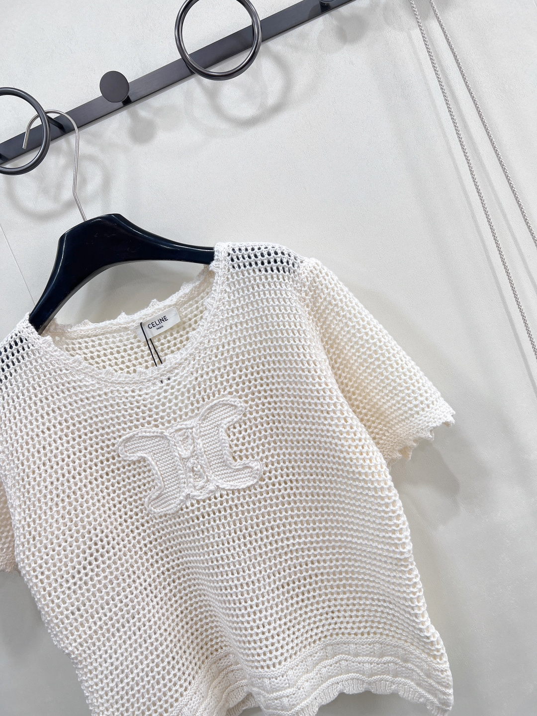🆕CELINE新款手工钩花logo针织短袖时尚与舒适完美结合的镂空针织短袖！以其独特的镂空设计，展现出女