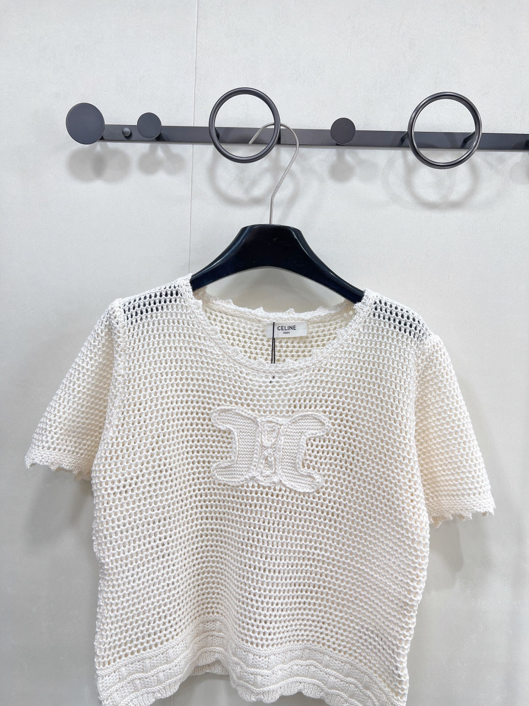 🆕CELINE新款手工钩花logo针织短袖时尚与舒适完美结合的镂空针织短袖！以其独特的镂空设计，展现出女