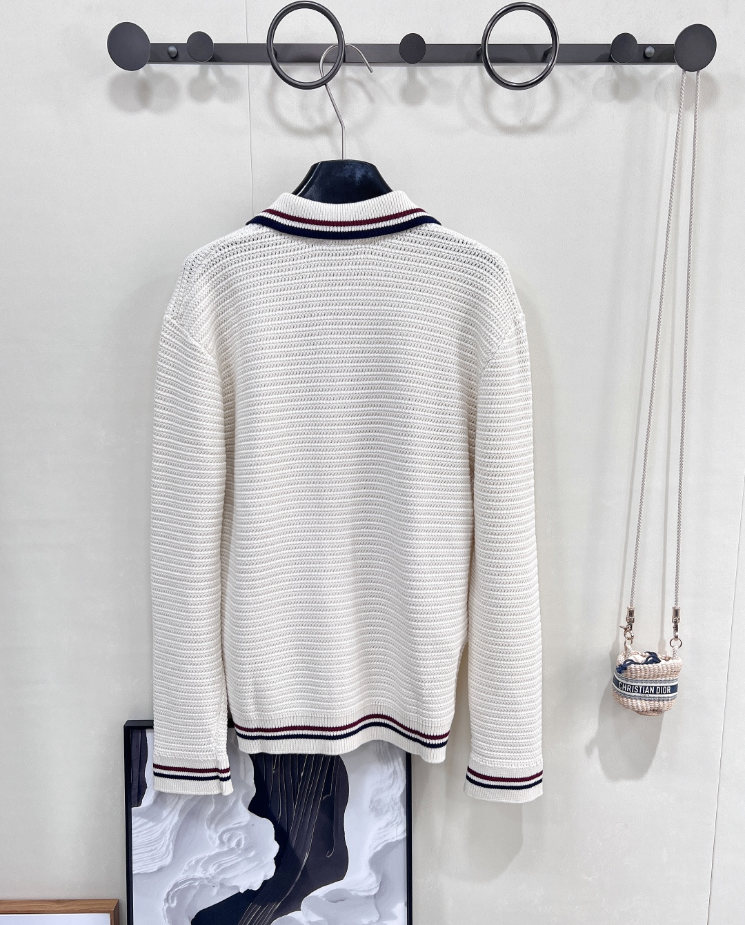 🆕𝐌𝐢𝐮 𝐌𝐢𝐮 新款翻领字母刺绣针织开衫，谁还没被这件 Miu Miu 拿捏⁉️ 定制 YB 纱线织就