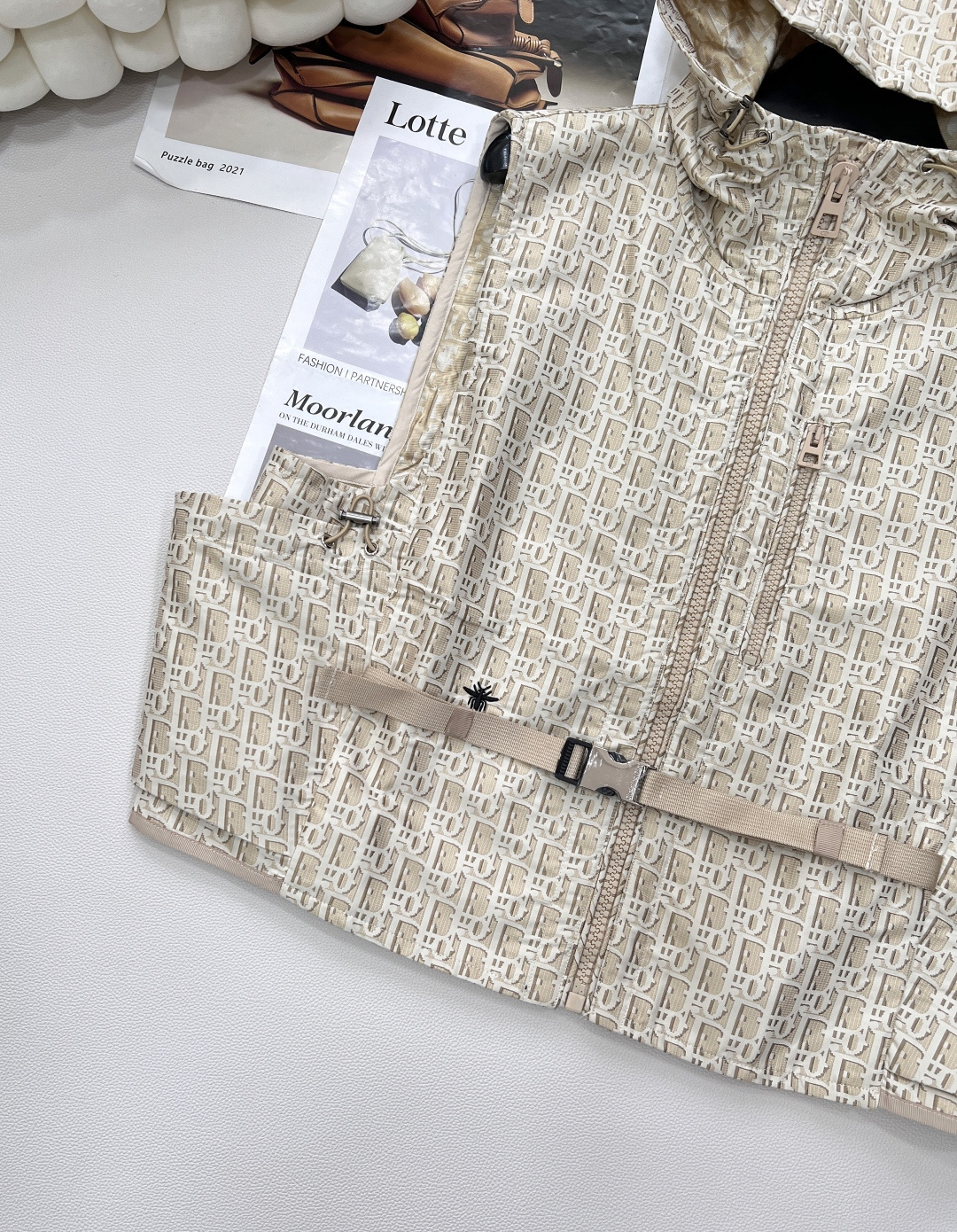 🆕Dior25Ss早春新款马甲，高版出品！ 这款连帽夹克饰以金色 Oblique 提花，回溯 D*or 