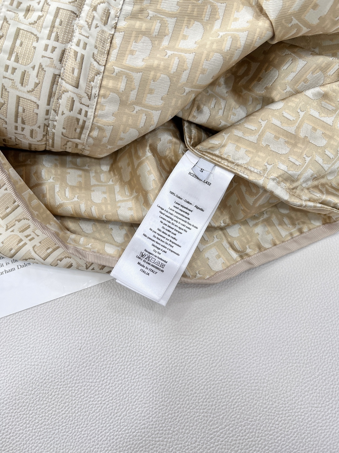 🆕Dior25Ss早春新款马甲，高版出品！ 这款连帽夹克饰以金色 Oblique 提花，回溯 D*or 