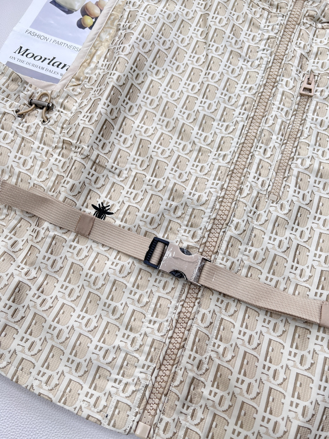 🆕Dior25Ss早春新款马甲，高版出品！ 这款连帽夹克饰以金色 Oblique 提花，回溯 D*or 