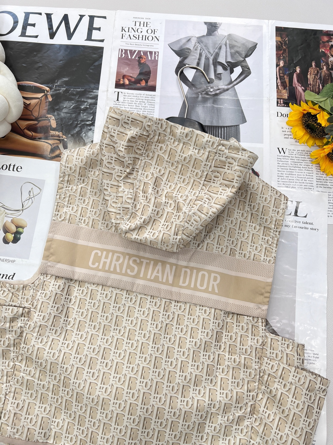 🆕Dior25Ss早春新款马甲，高版出品！ 这款连帽夹克饰以金色 Oblique 提花，回溯 D*or 