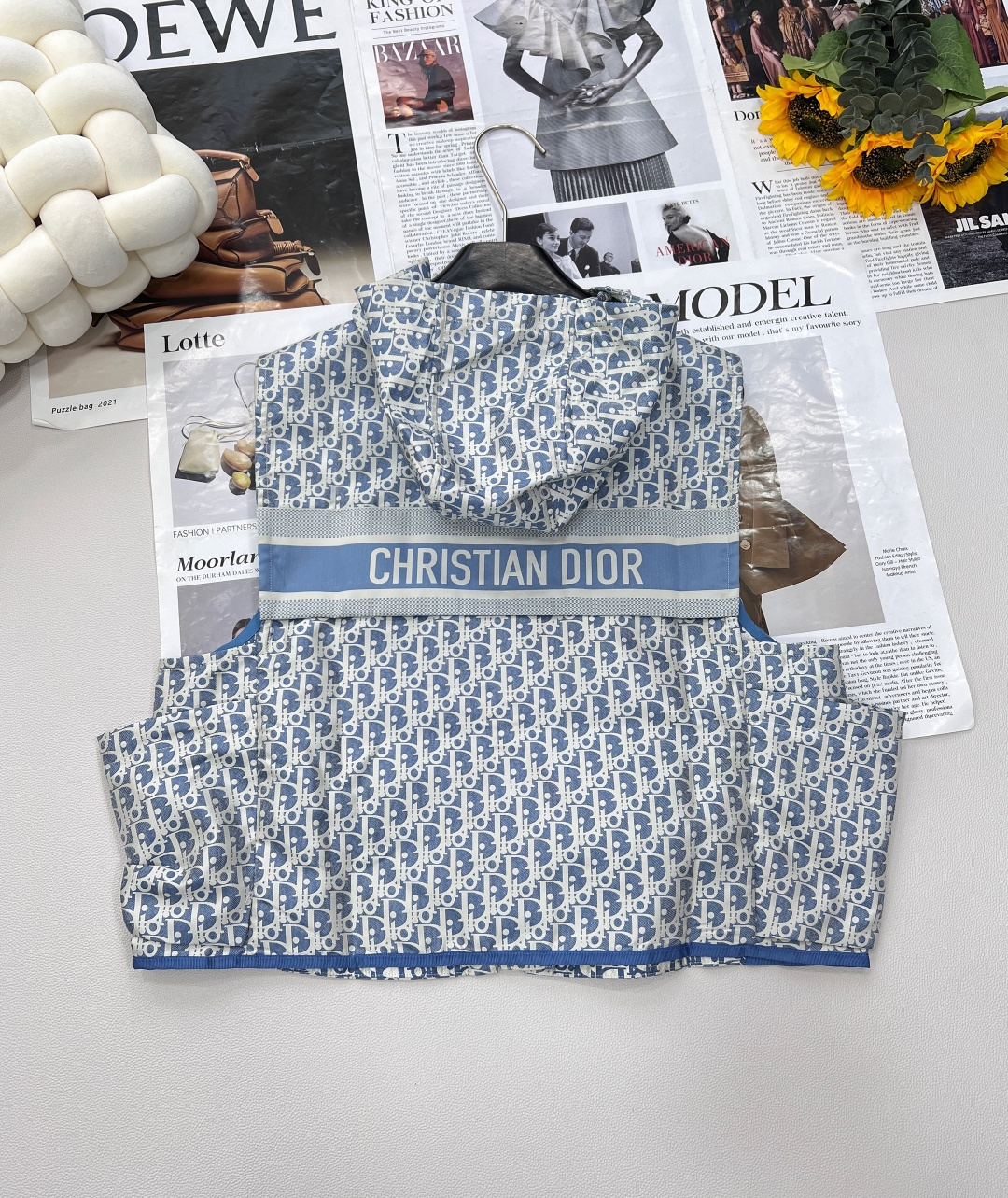 🆕Dior25Ss早春新款马甲，高版出品！ 这款连帽夹克饰以金色 Oblique 提花，回溯 D*or 