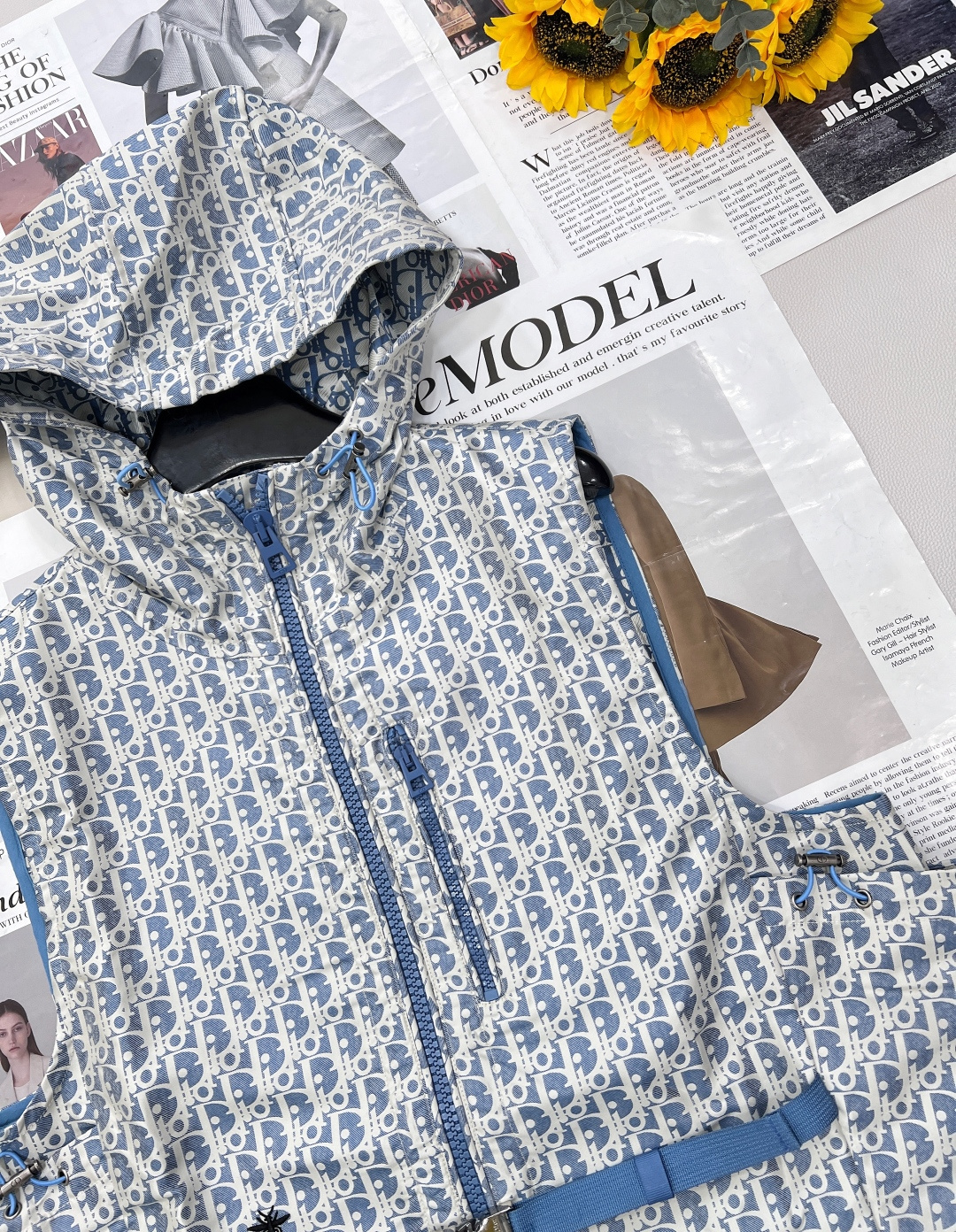 🆕Dior25Ss早春新款马甲，高版出品！ 这款连帽夹克饰以金色 Oblique 提花，回溯 D*or 