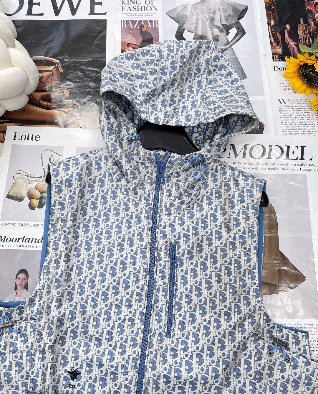 🆕Dior25Ss早春新款马甲，高版出品！ 这款连帽夹克饰以金色 Oblique 提花，回溯 D*or 